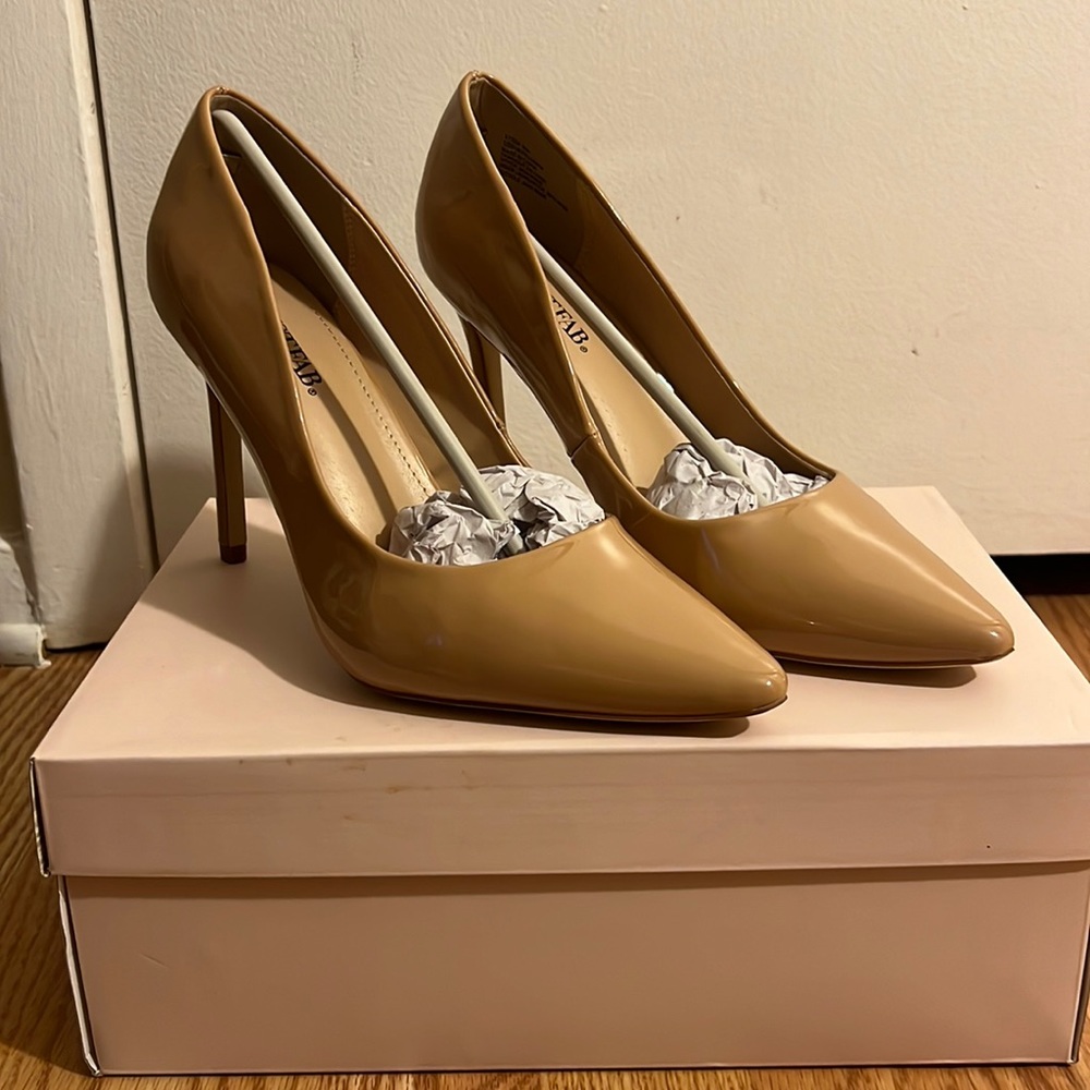 Just Fab, Nude Pumps